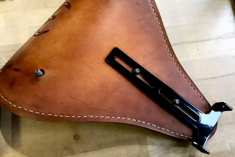 Motostyling Sattel-Bodenplatte